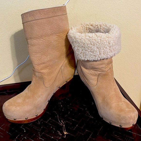 Ugg Boots never wore a few marks overall great condition. - Picture 6 of 7